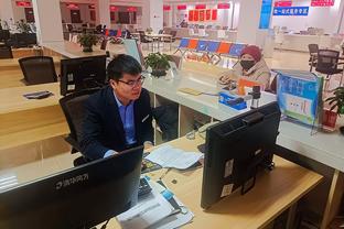 邮报：曼联伦敦新办公室设置环绕式LED屏幕，重现梦剧场球员通道